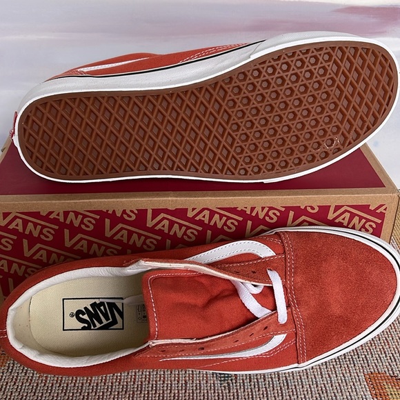 Vans Men’s Old Skool Vr3
Color Theory Burnt Ochre
VN0005UFGWP
Sneakers - Picture 3 of 16